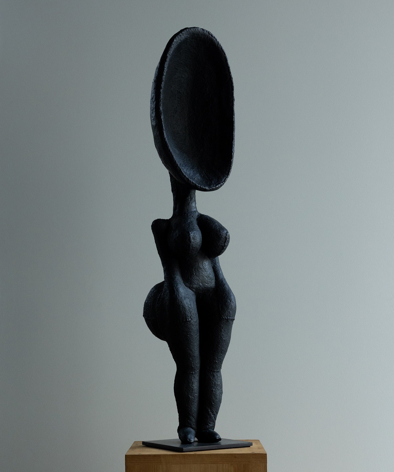 ZEBRES Sculpture Divinité « Cuillère », Bronze et patine noir, 95 X 19 X 18 cm - Christian Astuguevieille