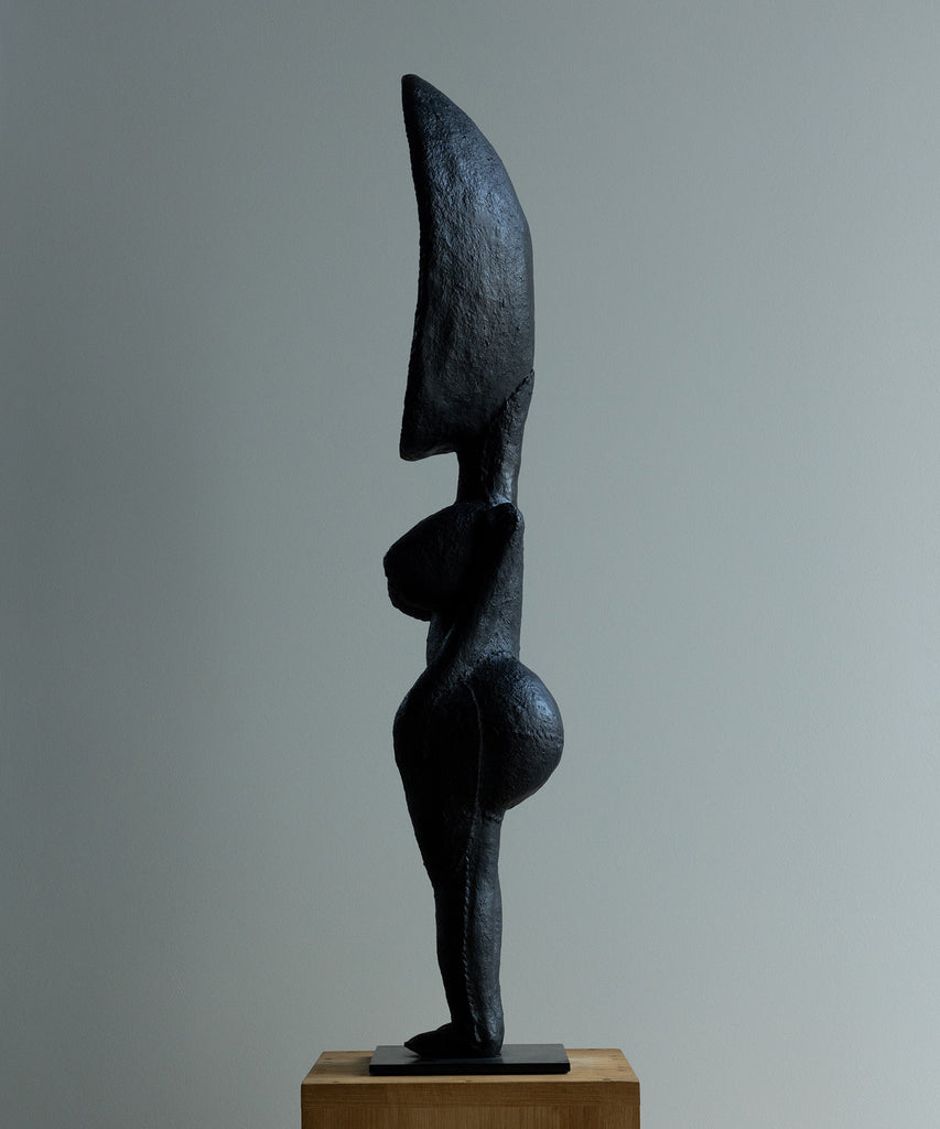 ZEBRES Sculpture Divinité « Cuillère », Bronze et patine noir, 95 X 19 X 18 cm - Christian Astuguevieille